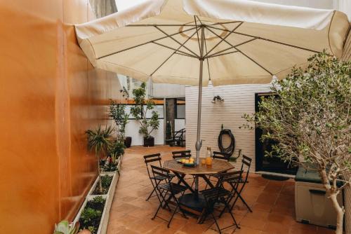 Campanha Apartment | Idyllic Riverfront Haven with Free Parking and Family Perks