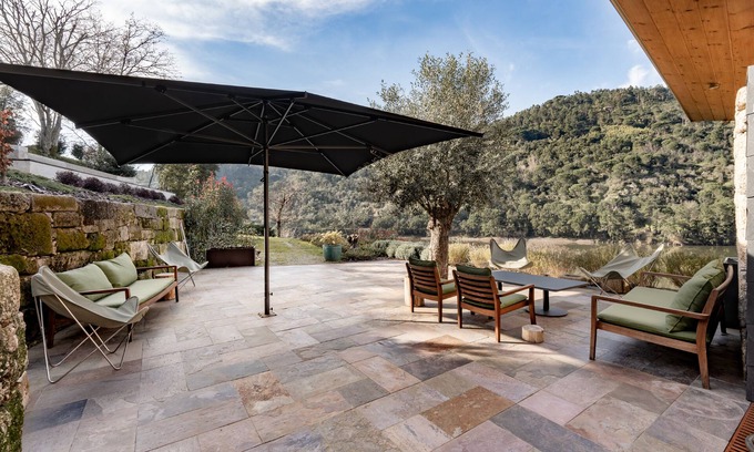 Oliveira do Douro Villa | Relaxing Douro Riverside Refuge Lodge with Private Pool