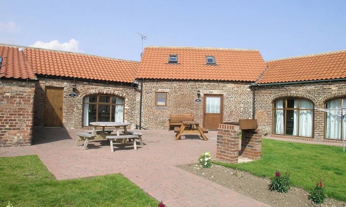 Flamborough Cottage | Inviting 3 Bedroom Retreat with Oceanfront Views in Flamborough