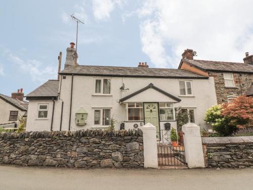 Llanfair Talhaiarn House | Delightful Dove Cottage: 4-Star Stay with Family-Friendly Amenities
