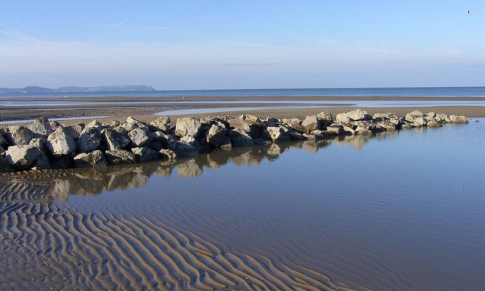 Abergele Cottage | Discover Dove Cottage: Oceanfront Haven with Unmatched Reviews
