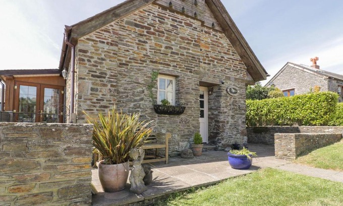 Gorran House | Discover Dovecote: Pet-Friendly Retreat with 4-Star Comfort