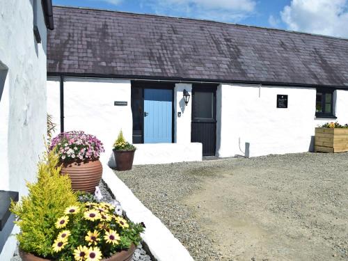 Lydstep House | Discover Dovecotes - A Family-Friendly Retreat Awaits