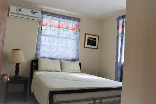 Dover House | Oceanfront Dover Beach House: Pet-Friendly Family Retreat