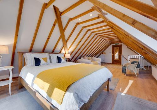 Broad Oak House | Pet-Friendly Retreat at Doves Barn – Guest Rated 9.5/10