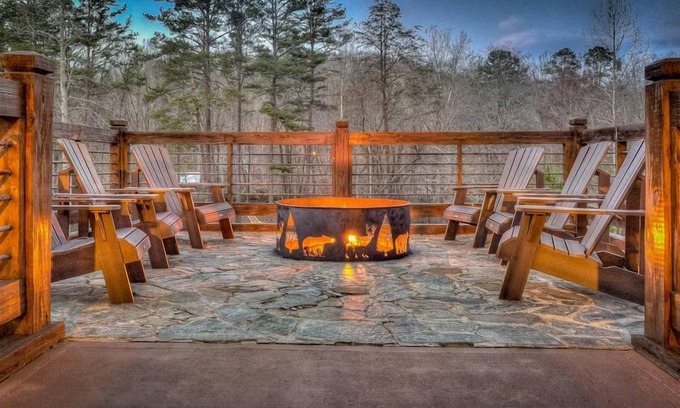 Mineral Bluff Cabin | Relax by the River: Pet-Friendly Retreat with Pool & Spa