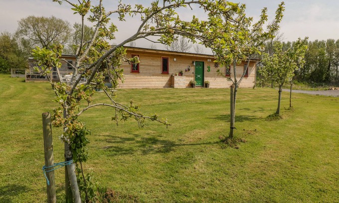 Congresbury Cottage | Pet-Friendly Retreat with Garden in Congresbury Awaits You