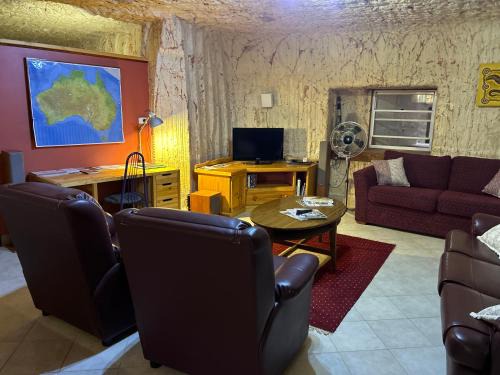 Coober Pedy House | Family-Friendly Retreat at Down to Erth B&B - Rated 9.7/10