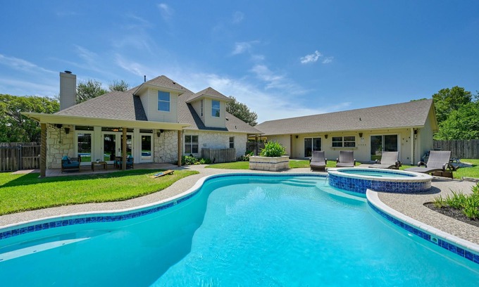 San Leanna House | Relaxing Texas Retreat with Pool, Hot Tub & Ocean Views