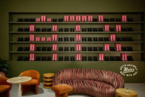 Red River Cultural District Hotel | Explore Downright Austin, A Renaissance Hotel's Best Amenities