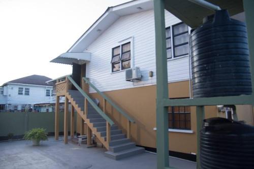 Georgetown Apartment | Family-Friendly Avalon Regia: Ideal 2-Bathroom Retreat