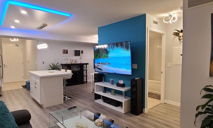 Fort York Condo | Downtown 1 BDRM + Den with Beautiful Lake & CN Tower Views