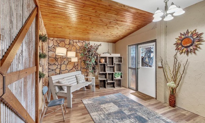 Spearfish Apartment | Inviting Downtown 2-Story Apartment with Breakfast Included
