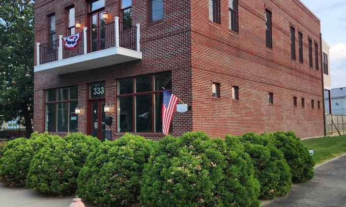 Paducah Condo | Exceptional Downtown Condo with Pool, 3 Blocks from Broadway