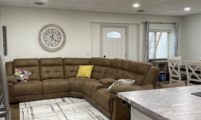 Stanton Apartment | Prime Downtown 3-Bedroom Apartment - Guest Rated 10/10