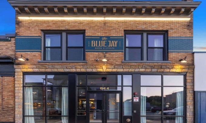 Grand Rapids Apartment | Stylish Downtown 5BR Retreat with Private Patio & Breakfast