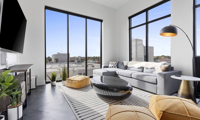 Appleton Apartment | Modern Family Retreat with Incredible Views and Game Room