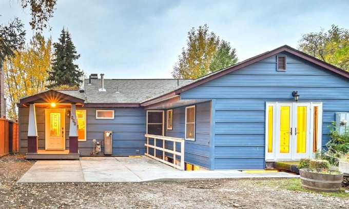 South Addition House | Convenient Downtown Anchorage Home Near Coastal Trail!
