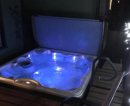 Glenwood Springs Bed & Breakfast | Relaxing Downtown B&B with a Soothing Jacuzzi Experience