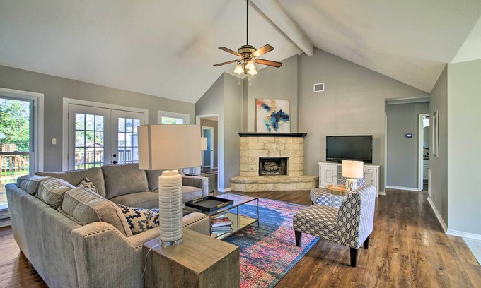 Boerne House | Inviting Downtown Boerne Home on Cibolo Creek with Fire Pit
