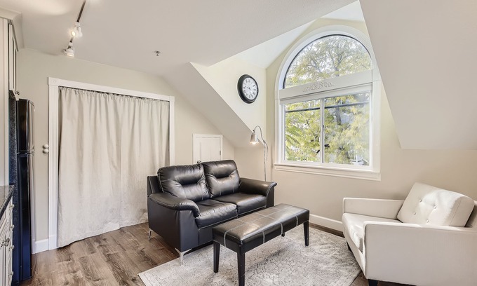 Goss - Grove Cottage | Premier Downtown Boulder Guest House - Rated 9.8/10!