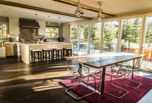Weisshorn House | Experience the Downtown Breckenridge Ski Home Escape