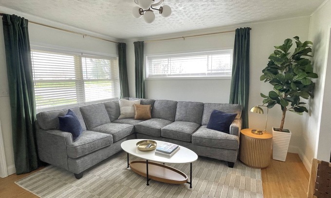 Carbondale Condo | Downtown Carbondale: Cozy Pet-Friendly Retreat for Families