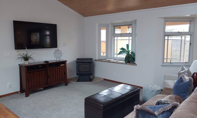 Northwest Carmel Condo | Prime Downtown Carmel Suite - Steps from Attractions!