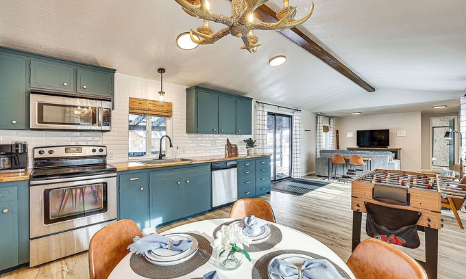 Cascade House | Top-Rated Downtown Cascade Vacation Rental Near Lake!