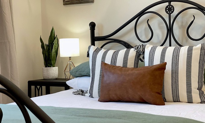 Cody House | Downtown Casita: Renovated 1 Bedroom with Great Amenities