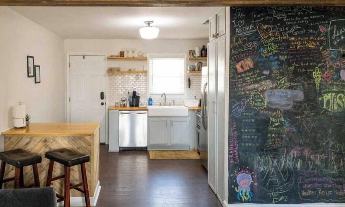 North Charleston Apartment | Downtown Park Circle: Family-Friendly 2 Bed Retreat
