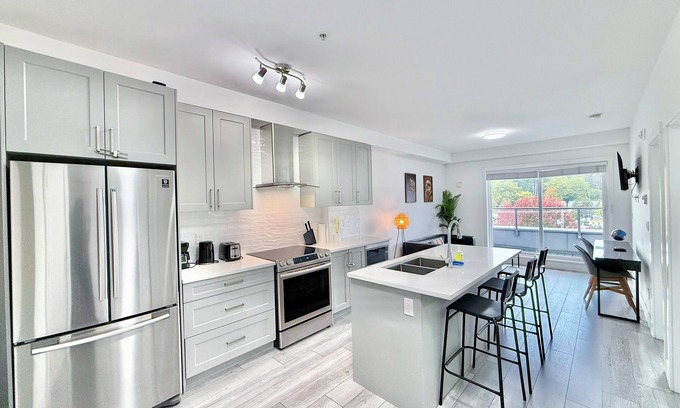 South Newton Apartment | Top-Rated Condo with 2 Beds & Convenient Parking