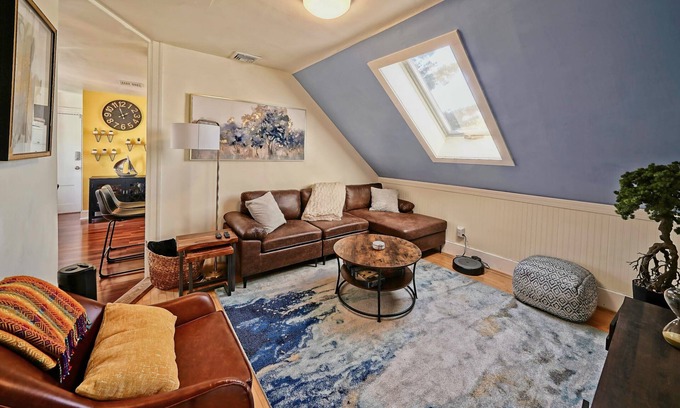 Salem Condo | Downtown Condo with Ocean View, Steps from the Water