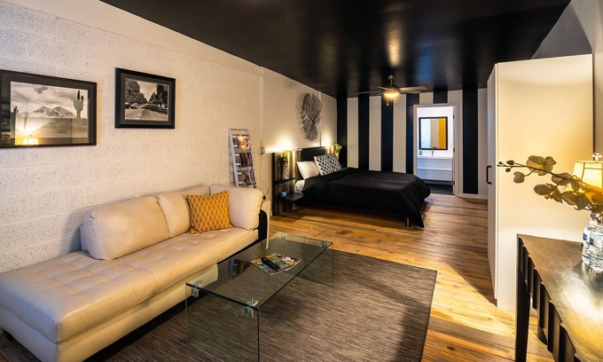 Southside Cottage | Contemporary Downtown Condo with Kitchen & Pet-Friendly Perks