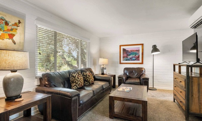 Moab Condo | Perfect Downtown Retreat with Spa & Hot Tub - Purple Sage 3