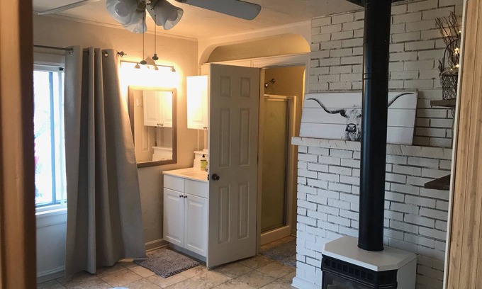Eureka Apartment | Pet-Friendly Downtown Studio Suite with Kitchen & Breakfast