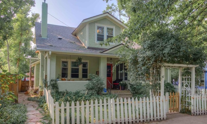 Mapleton Hill Condo | Top-Rated Downtown Delight Near Pearl Street with Spa