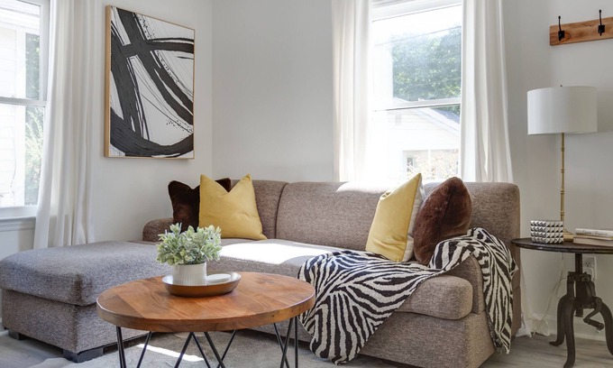 Downtown House | Downtown Delight: Stylish Walk to City Center & Pet Friendly