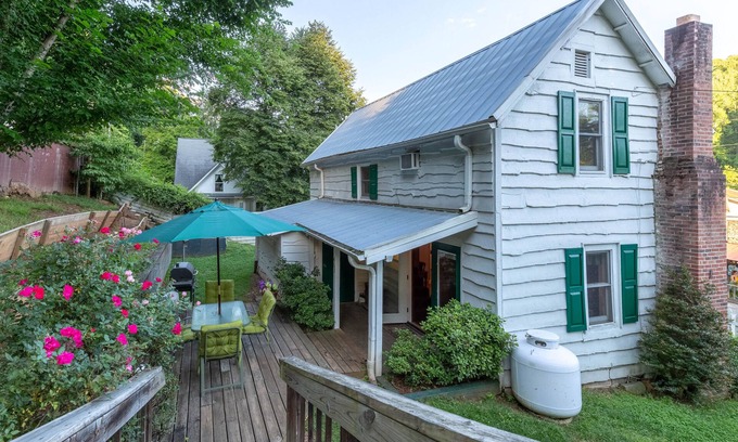 Sylva House | Pet-Friendly Dillsboro Home with Fireplace & Cozy Deck