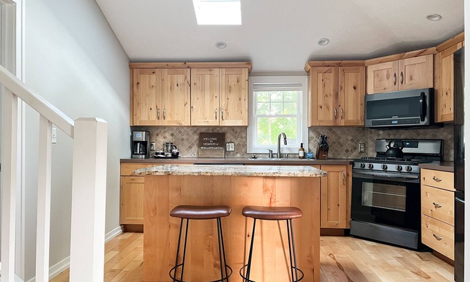 Douglas House | Guest Rated 10/10: Downtown Douglas Craftsman Retreat