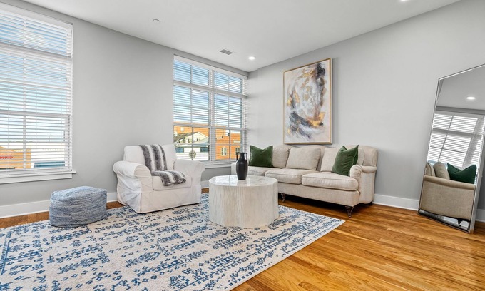 Auburn Apartment | Experience Downtown Dream: Top-Rated 2/2 in Auburn