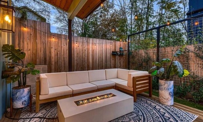 Blackshear-Prospect Hill House | Explore Downtown East Austin with Rooftop Patio Access