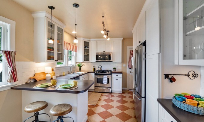 The Bowl of Edmonds House | Cozy Craftsman Retreat: Oceanfront Haven in Edmonds