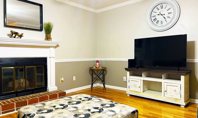 Columbia House | Family-Friendly Retreat Near WB Stadium and Vista