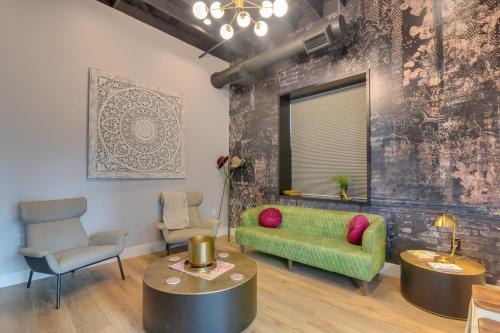 Galveston Apartment | Trendy Galveston Getaway - Steps from Downtown Action!