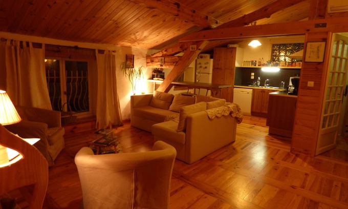 Limoux Apartment | Charming Downtown Gite Limoux: 9.8 Rated & Family Friendly