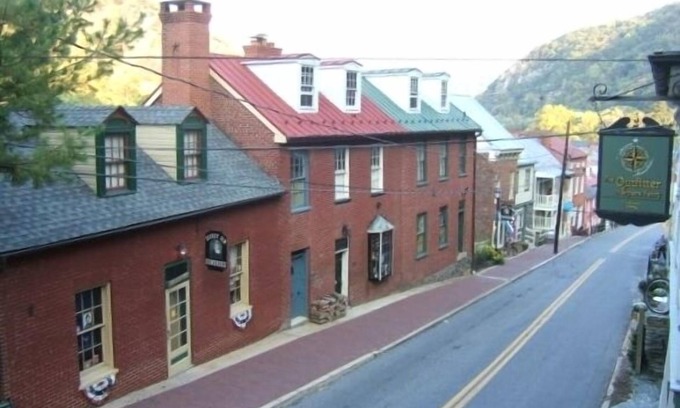 Harpers Ferry House | Experience Downtown Harpers Ferry Near National Historical Park