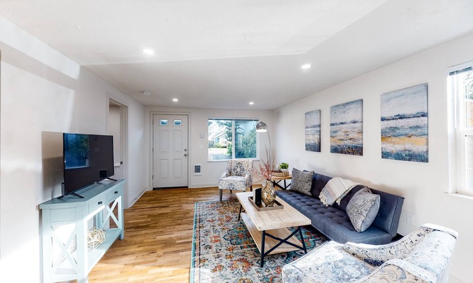 Eugene House | Convenient Downtown Retreat with Deck & Pet-Friendly Amenities