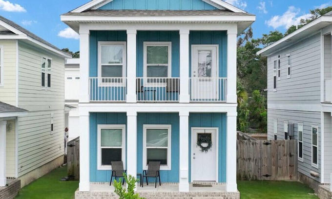 South Pensacola House | Bay View Getaway with Oceanfront Access & Seafood Market
