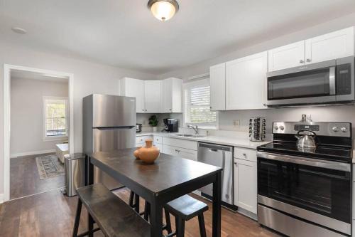 Durham House | Ideal Downtown Getaway Near Bulls Stadium & DPAC